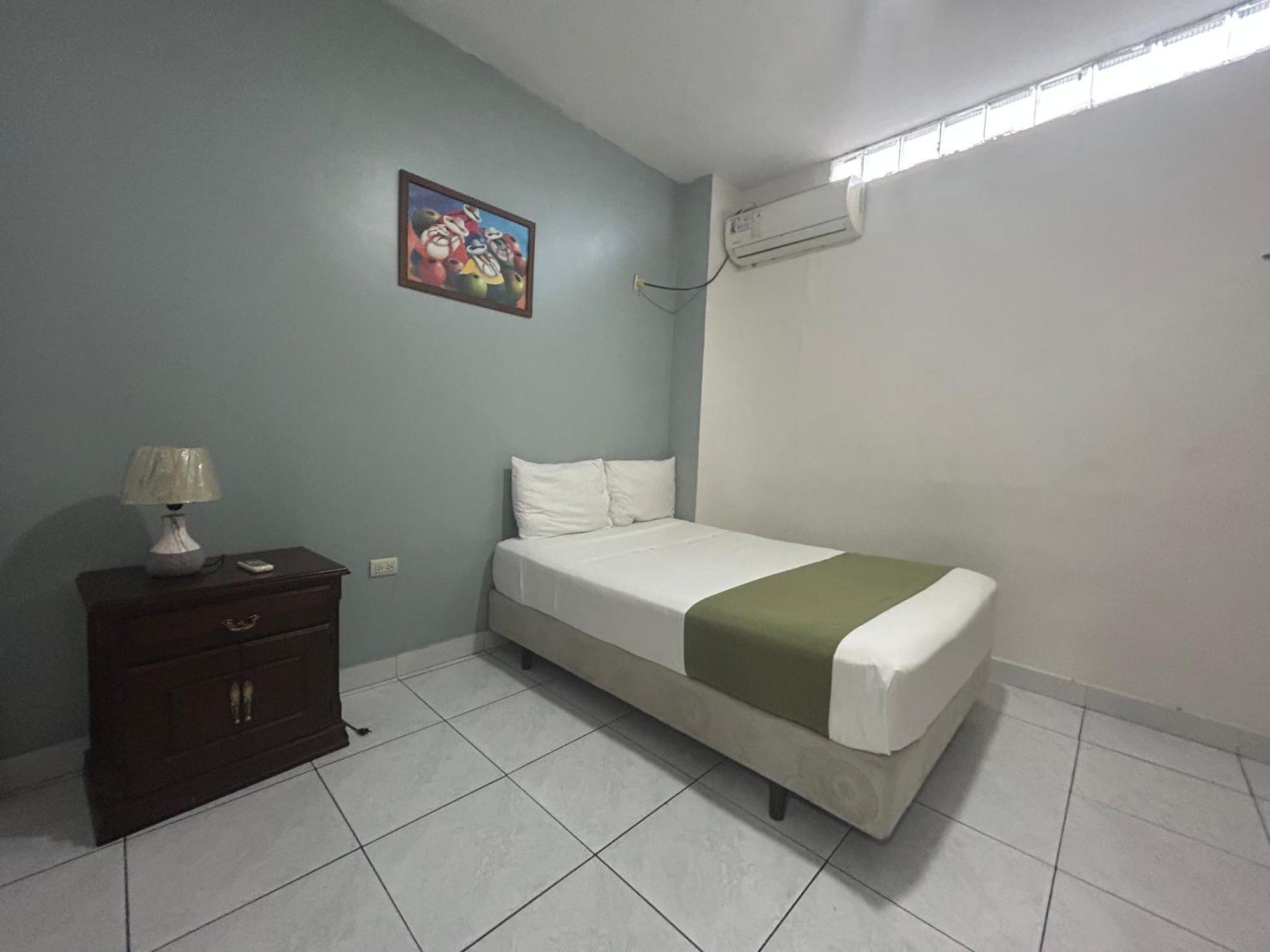 Departamentos De 2 Y 3 Habitaciones En El Centro De 曼塔 外观 照片